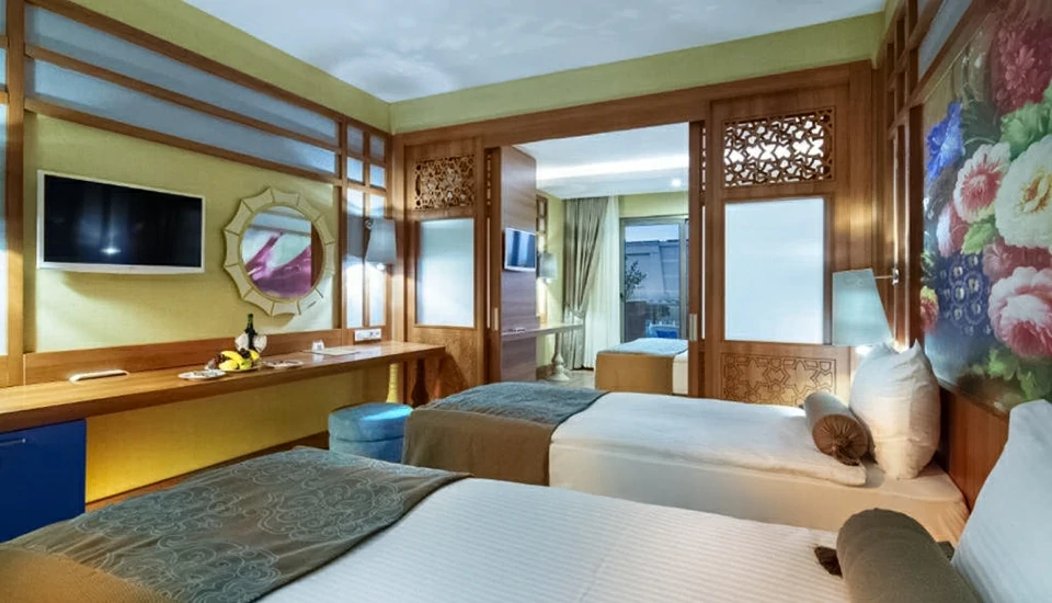 زافیرا دلوکس ریزورت و اسپا